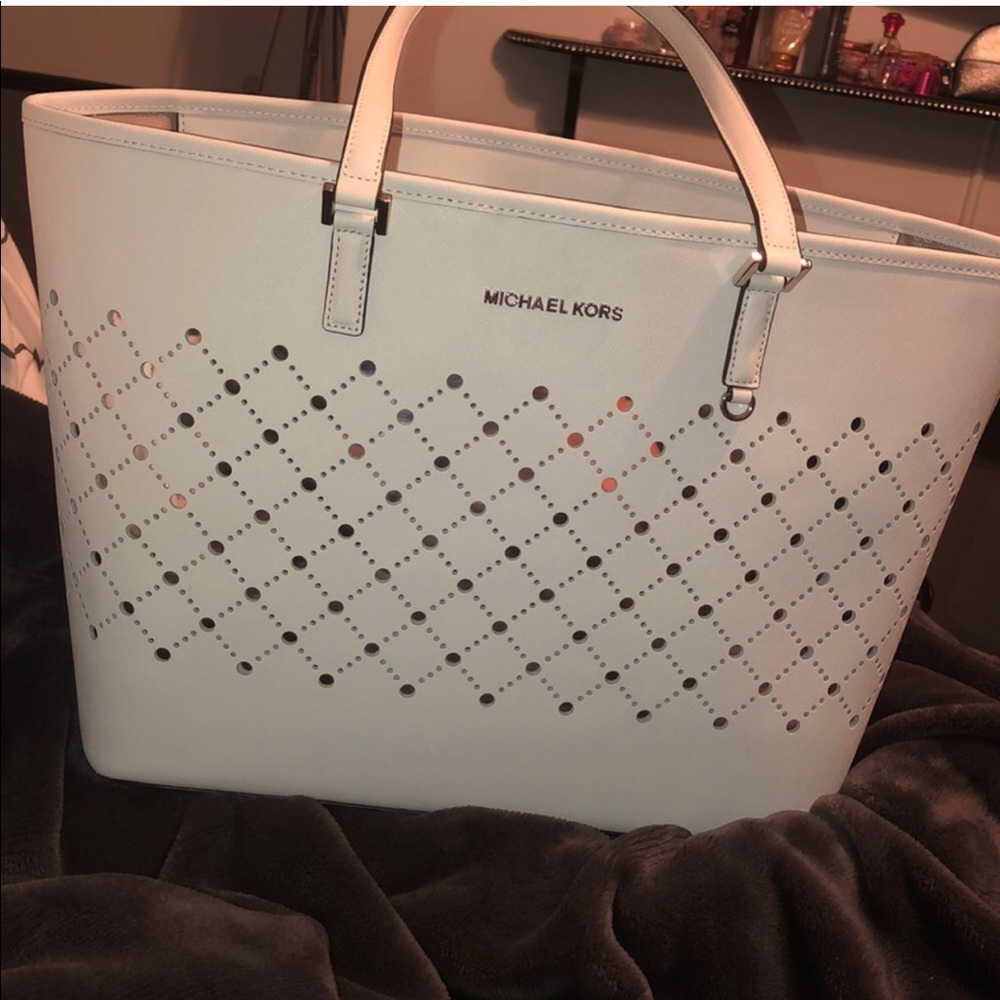 Micheal Kors Optic White Purse!!😍